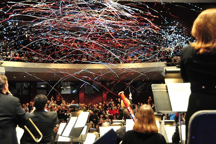 NEW PHILHARMONIC PRESENTS “VIENNESE POPS NEW YEAR'S EVE WITH A FRENCH TWIST” AT THE LUND AUDITORIUM IN RIVER FOREST MONDAY, DEC. 31 AT 7 P.M. 1 Oo la la! Champagne corks will pop when the New Philharmonic (NP) and Music Director and Conductor Kirk Muspratt provide a special way to ring out the old with “Viennese Pops New Year's Eve with a French Twist at the Lund Auditorium at Dominican University Performing Arts Center, 7900 W. Division Street in River Forest, Ill. Monday, Dec. 31 at 7 p.m. 