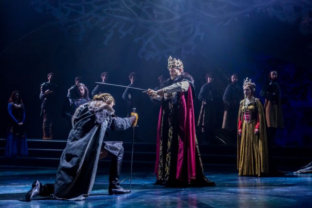 Drury Lane's CAMELOT – A Kingdom Stripped of Pageantry and Splendor 1 REVIEWED BY: JAMES MURRAY