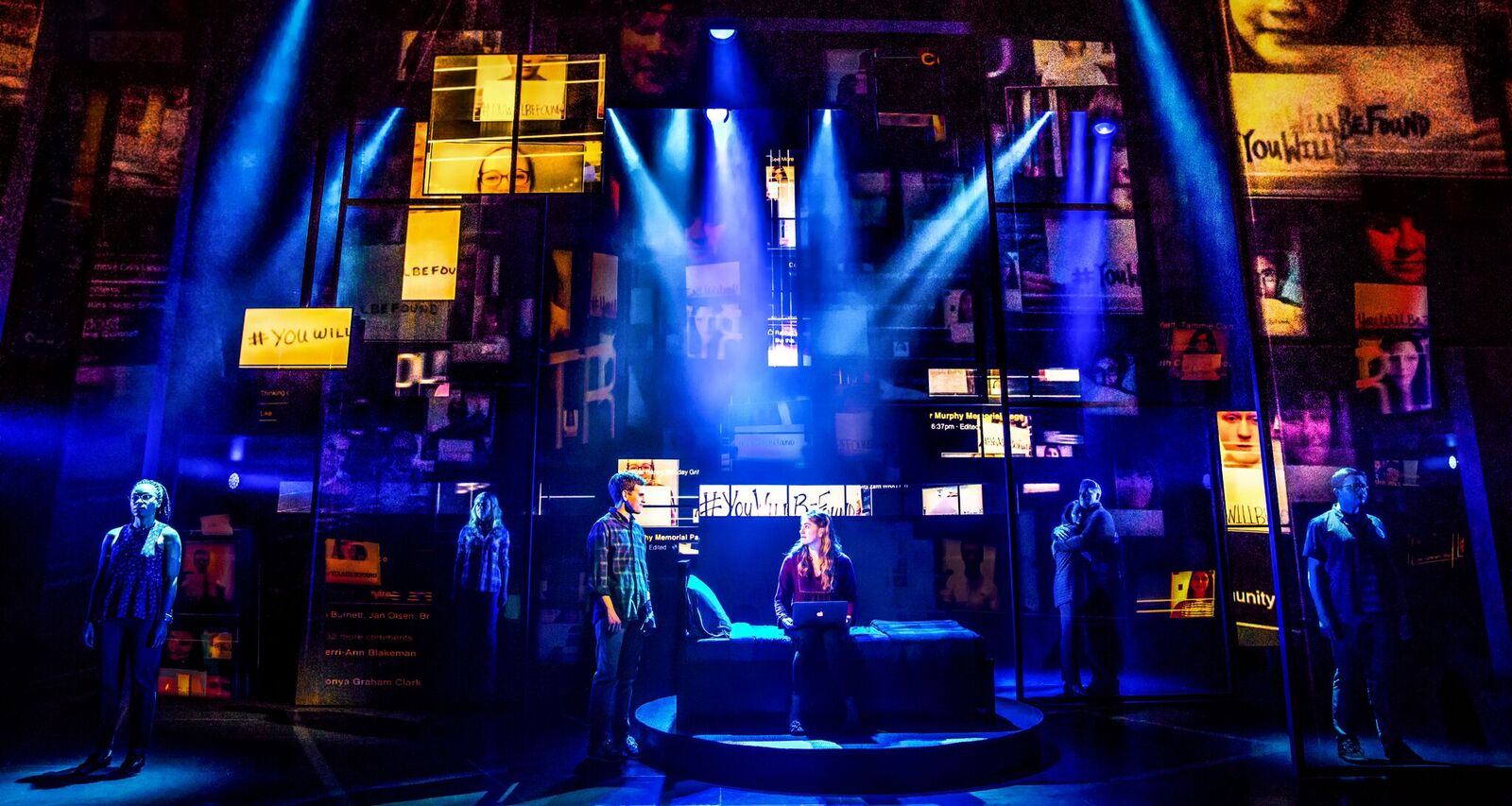 Broadway In Chicago Announces "DEAR EVAN HANSEN" TIX ON SALE SEPT. 9 1  Broadway In Chicago and Producer Stacey Mindich are pleased to announce that tickets will go on-sale to the general public for the first national touring production of the 2017 Best Musical Tony Award-winner Dear Evan Hansen on Sunday, September 9 at 10:00AM.  Fans who “like” the Dear Evan Hansen Facebook page will receive early access to a limited number of tickets from  9:00 – 10:00 AM on Sunday, September 9, online only, via a special access code.  Dear Evan Hansen will play Broadway In Chicago’s Oriental Theatre (24 W. Randolph) for a limited four-week engagement February 12 – March 10, 2019.