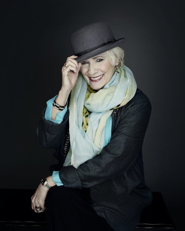 Interview with Tony Award Winner BETTY BUCKLEY 1 As our favorite guest is enjoying rave reviews for her performance in HELLO, DOLLY!, Betty Buckley returns to Showbiz Chicago in this encore interview and discusses how she found balance and serenity at her Texas ranch with her amazing cutting horses.